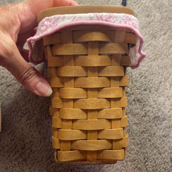 Longaberger Horizon of Hope 2004 Basket, Lid and Liner Included - Picture 9 of 12